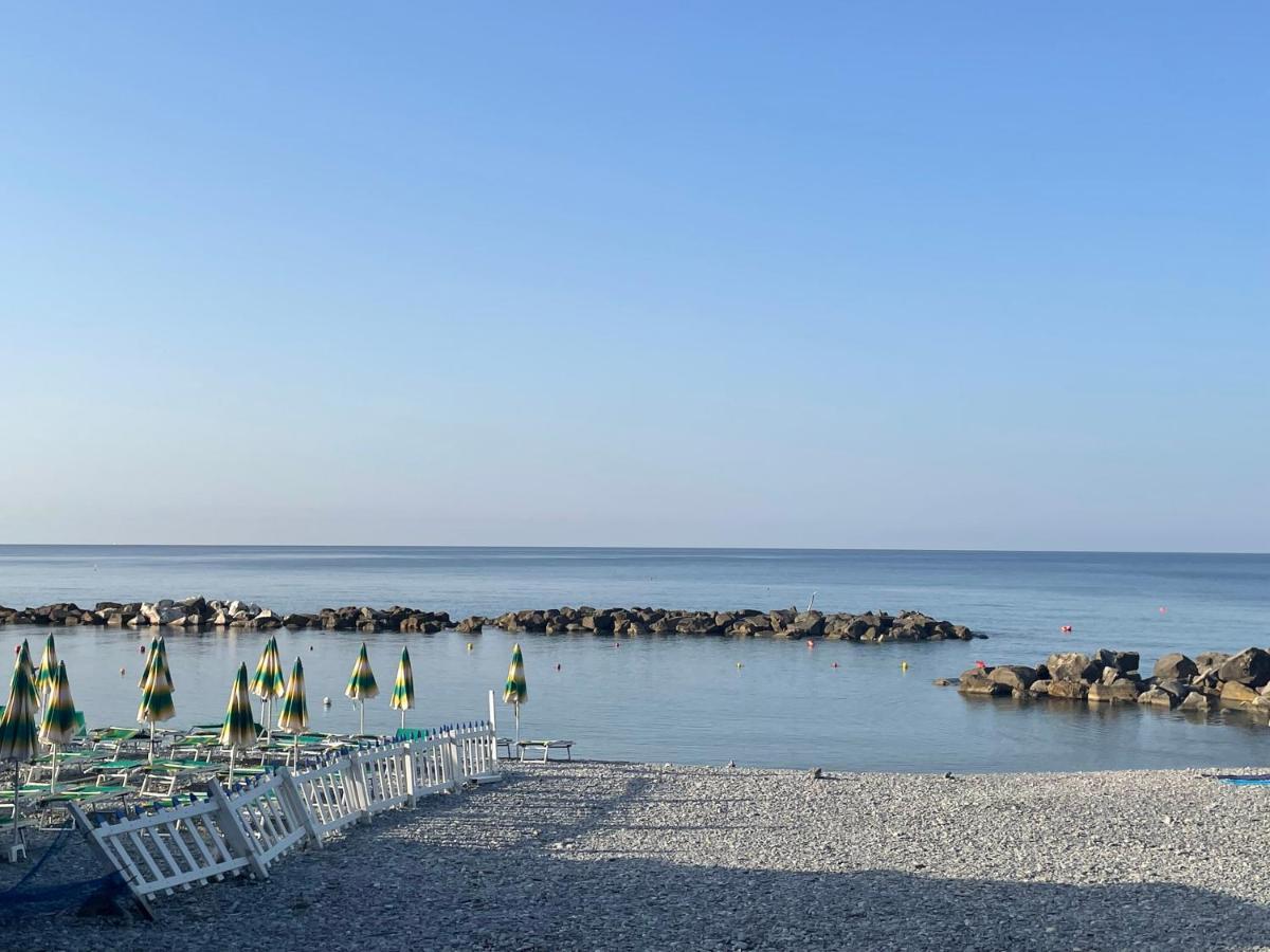 Casa Aiga Marina Lägenhet Ventimiglia Exteriör bild