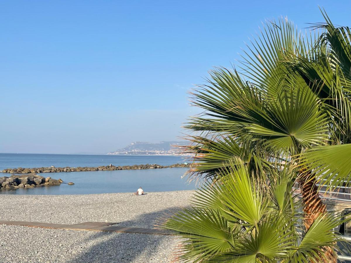 Casa Aiga Marina Lägenhet Ventimiglia Exteriör bild
